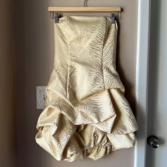 JESSICA MCCLINTOCK Gold Strapless Puffy Mini Party Dress - Picture 1 of 7